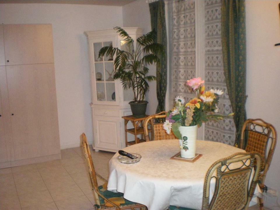 Les Fontaines Saint Leonard Apartment Honfleur Bagian luar foto